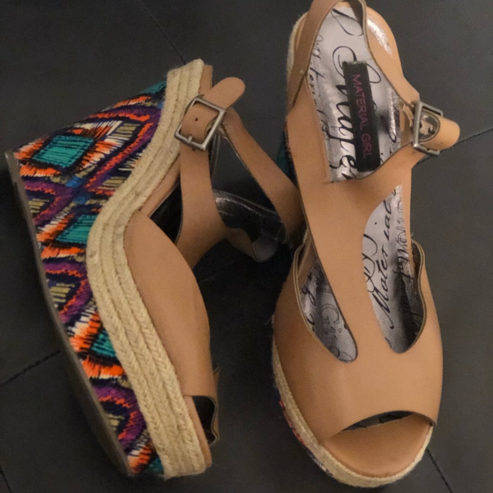 Nude with colorful print wedges